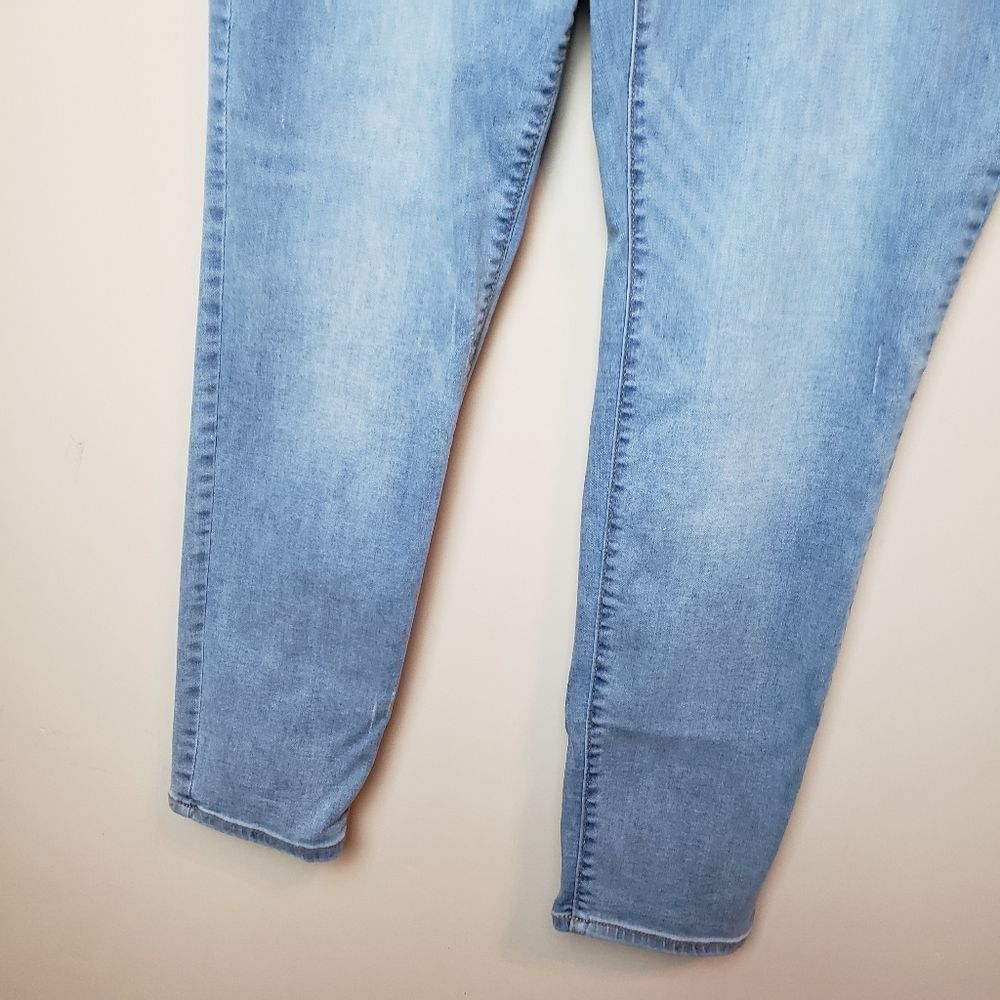 OLD NAVY Light Wash Super Skinny Jeans - Picture 2 of 10